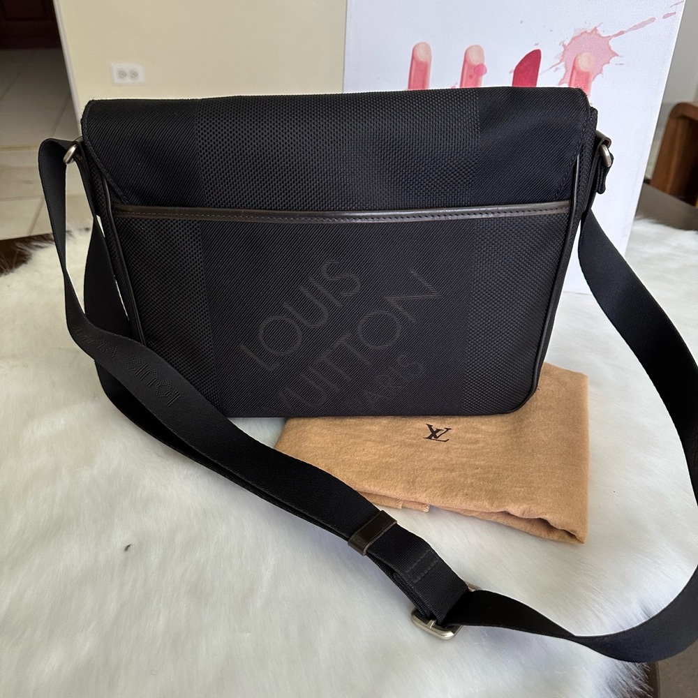 LV Messenger  bag